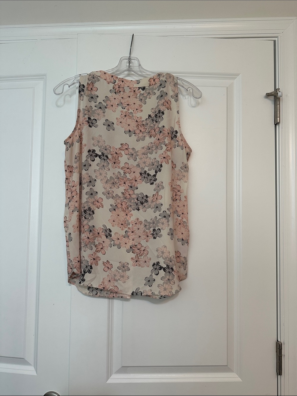 Excellent condition size S Loft blush pink floral tank top. - Picture 3 of 3